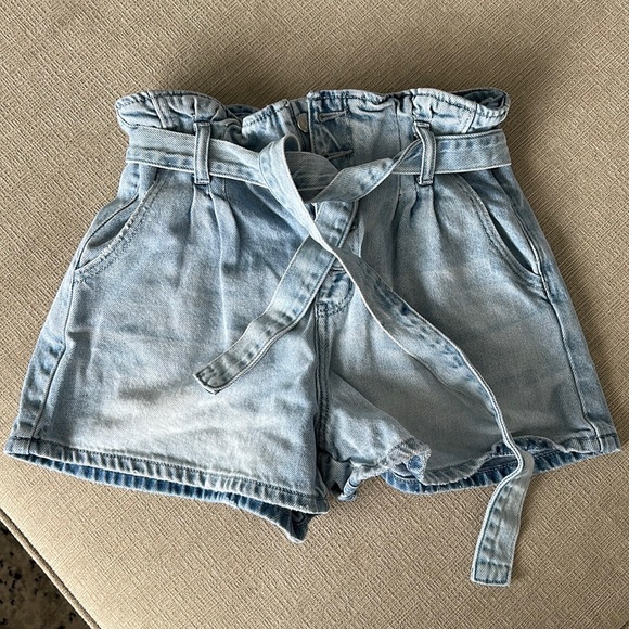 American Eagle Outfitters Pants - American eagle size 8 jean shorts